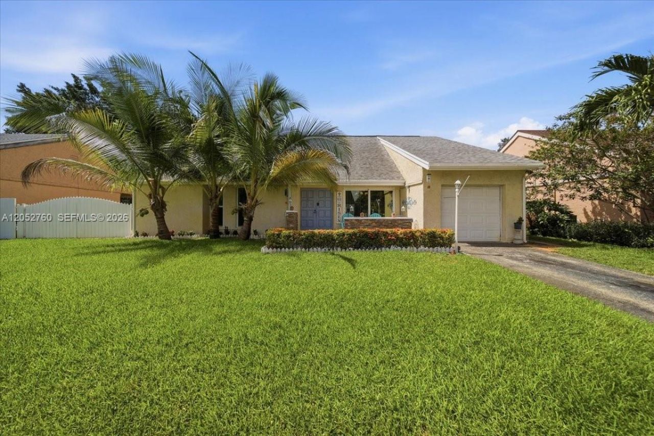 9050 Crescent Dr, Miramar, FL 33025 Main Photo