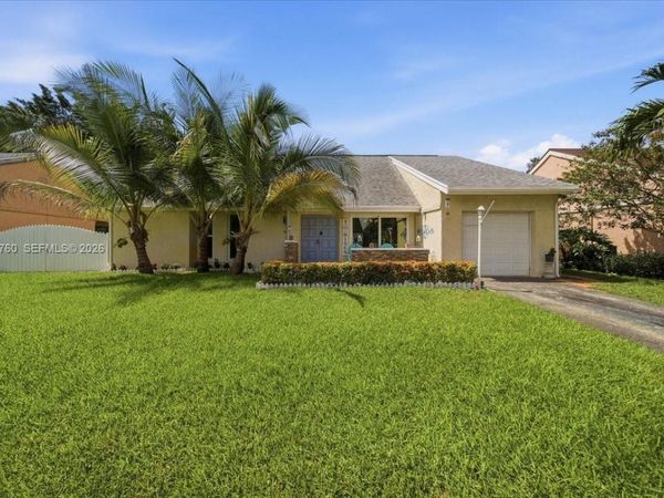9050 Crescent Dr, Miramar, FL 33025