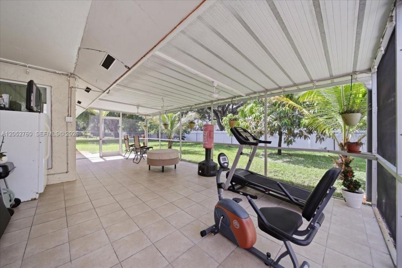 9050 Crescent Dr, Miramar, FL 33025 Photo
