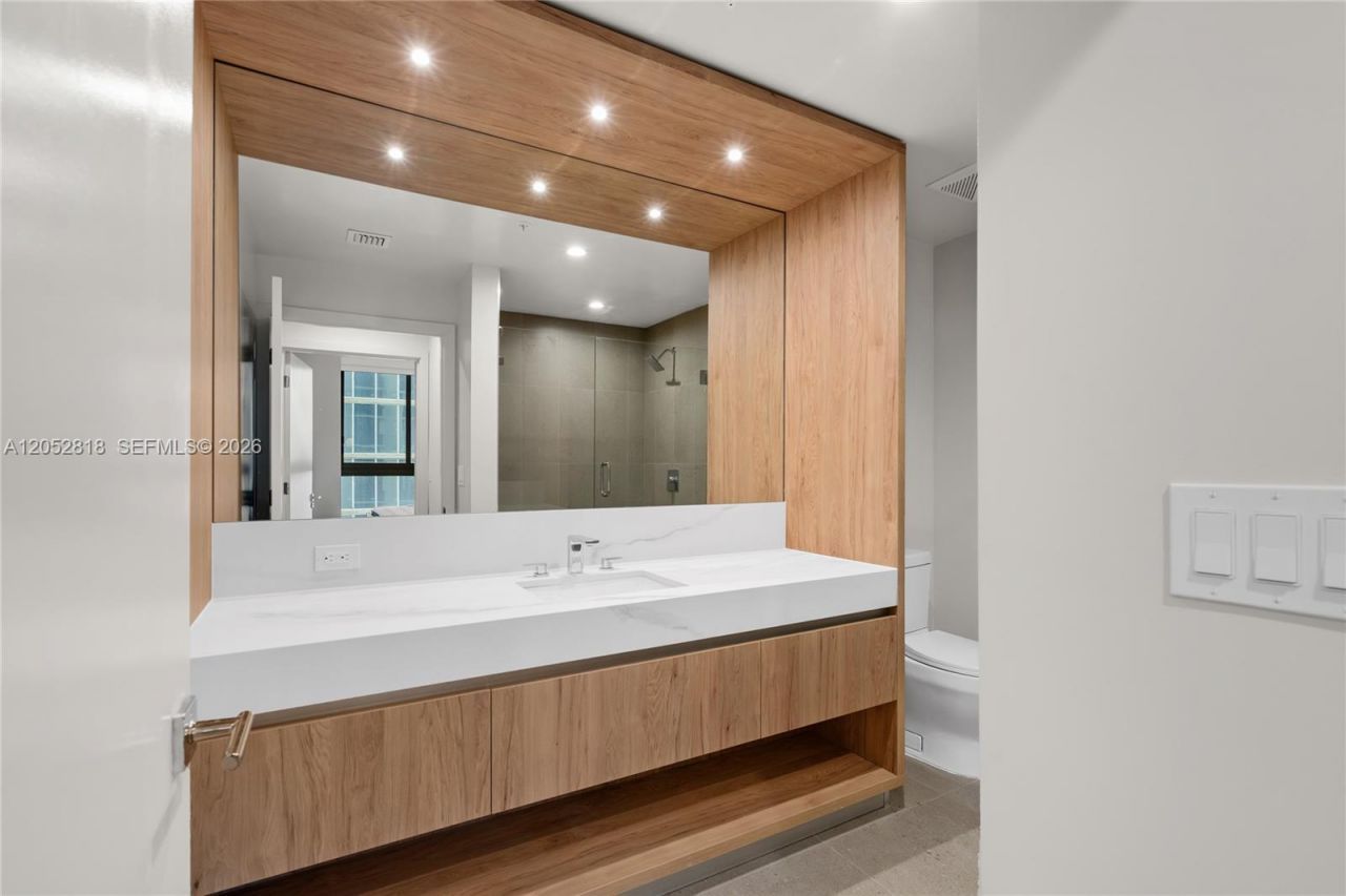 11 NE 6th St , Unit 2204, Miami, FL 33132 Photo