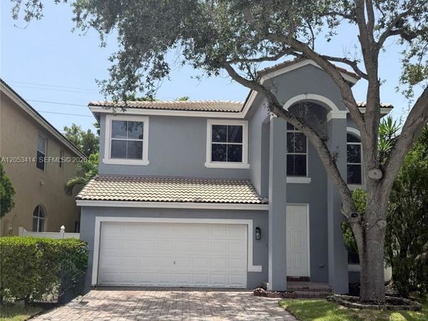 4946 SW 38th Way , Hollywood, FL 33312