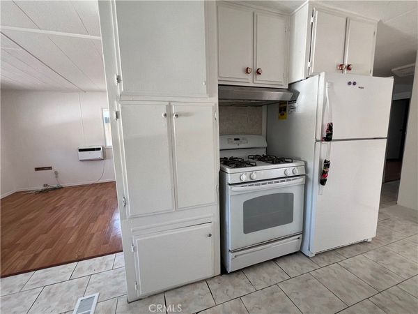3929 W 5 TH Street, Unit 4, Santa Ana, CA 92703