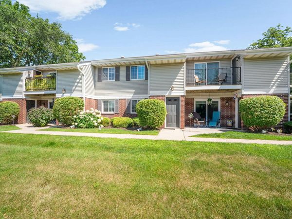 N110W17155 Ashbury Ln, Unit 6, Germantown, WI 53022