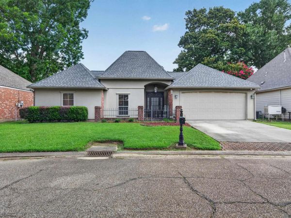 121 La Maison Belle, Denham Springs, LA 70726