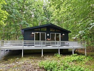 182 Robin Way Lackawaxen, PA 18435