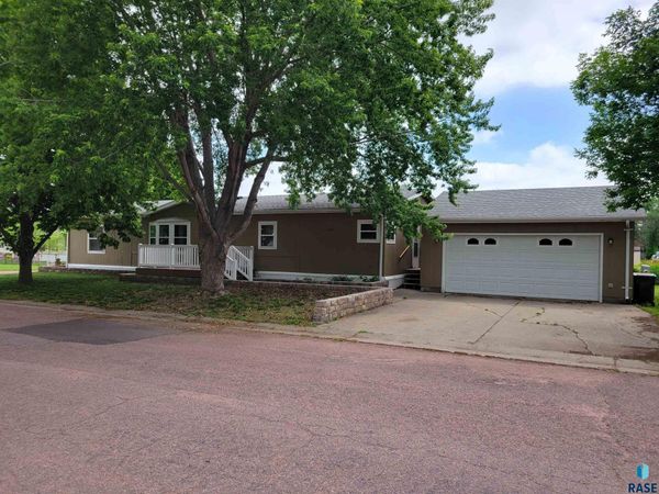706 N Mallard Pl, Sioux Falls, SD 57107