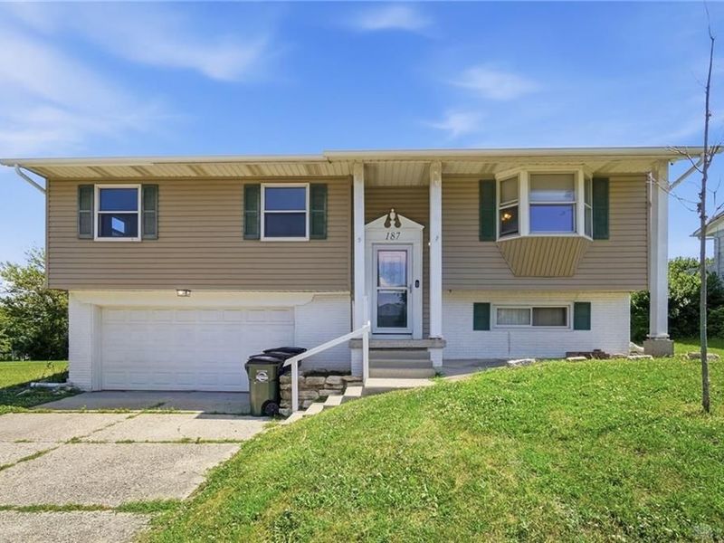 187 Golfwood Drive, West Carrollton, OH 45449 Photo 1