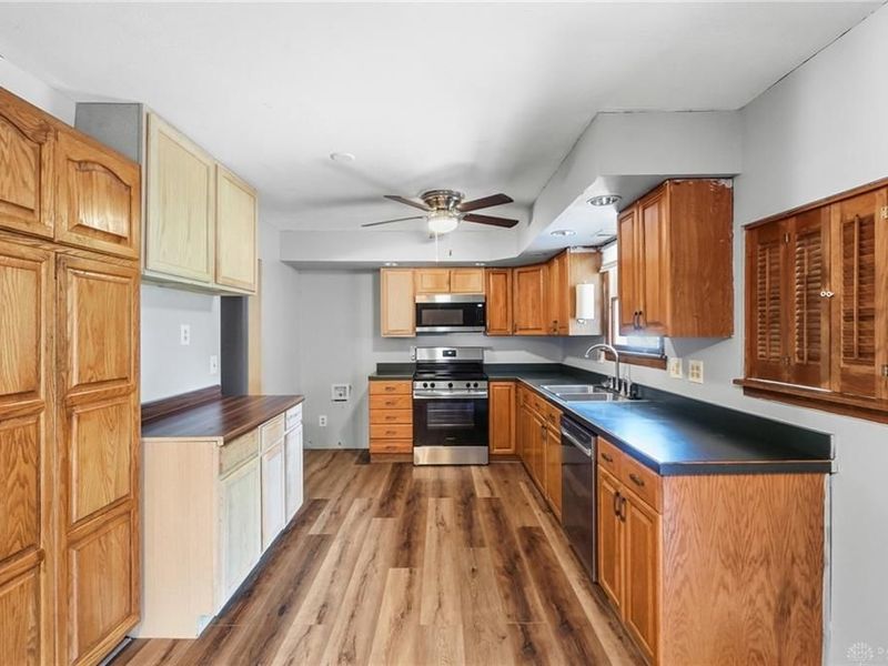 187 Golfwood Drive, West Carrollton, OH 45449 Photo 12