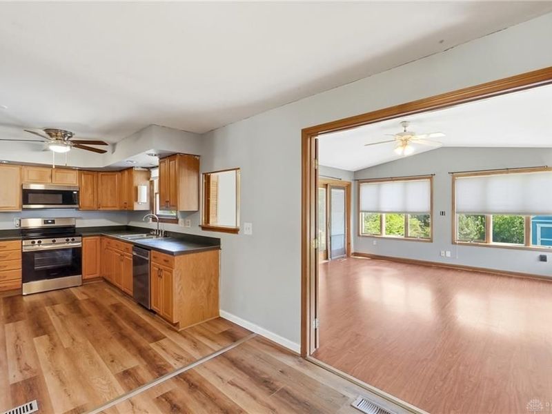 187 Golfwood Drive, West Carrollton, OH 45449 Photo 21