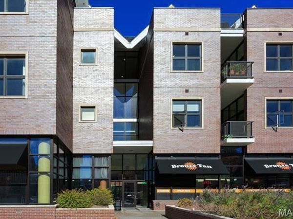 6451 Clayton Road , St Louis, MO 63117