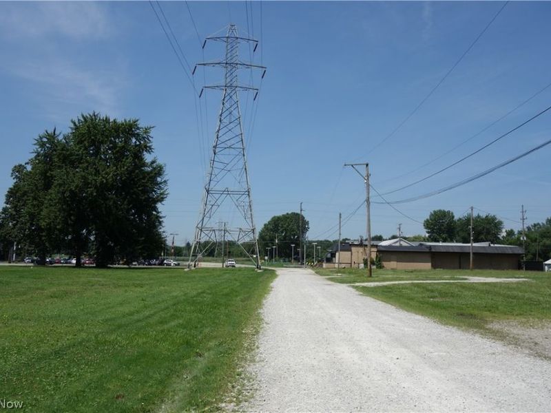 3053 Barber Road, Barberton, OH 44203 Photo 2