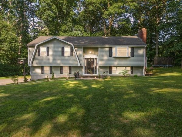 11 Harriman Rd, Merrimac, MA 01860