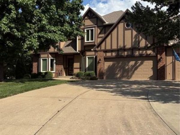 2010 Hidden Valley Drive, Pleasant Hill, MO 64080