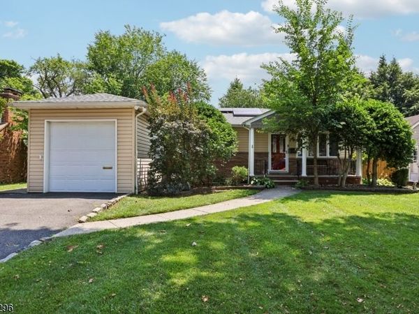 28 Warwick Cir, Springfield, NJ 07081