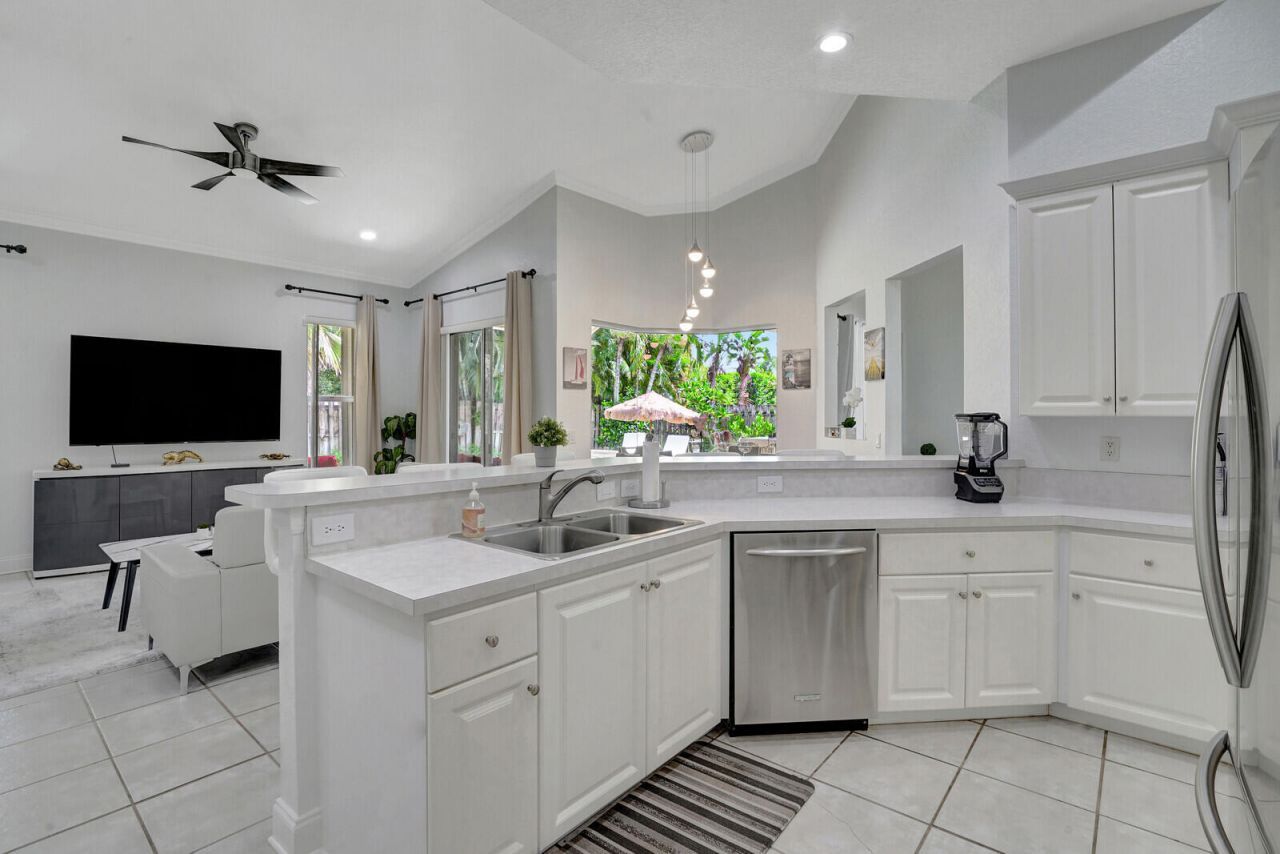 13709 Columbine Avenue, Wellington, FL 33414 Photo