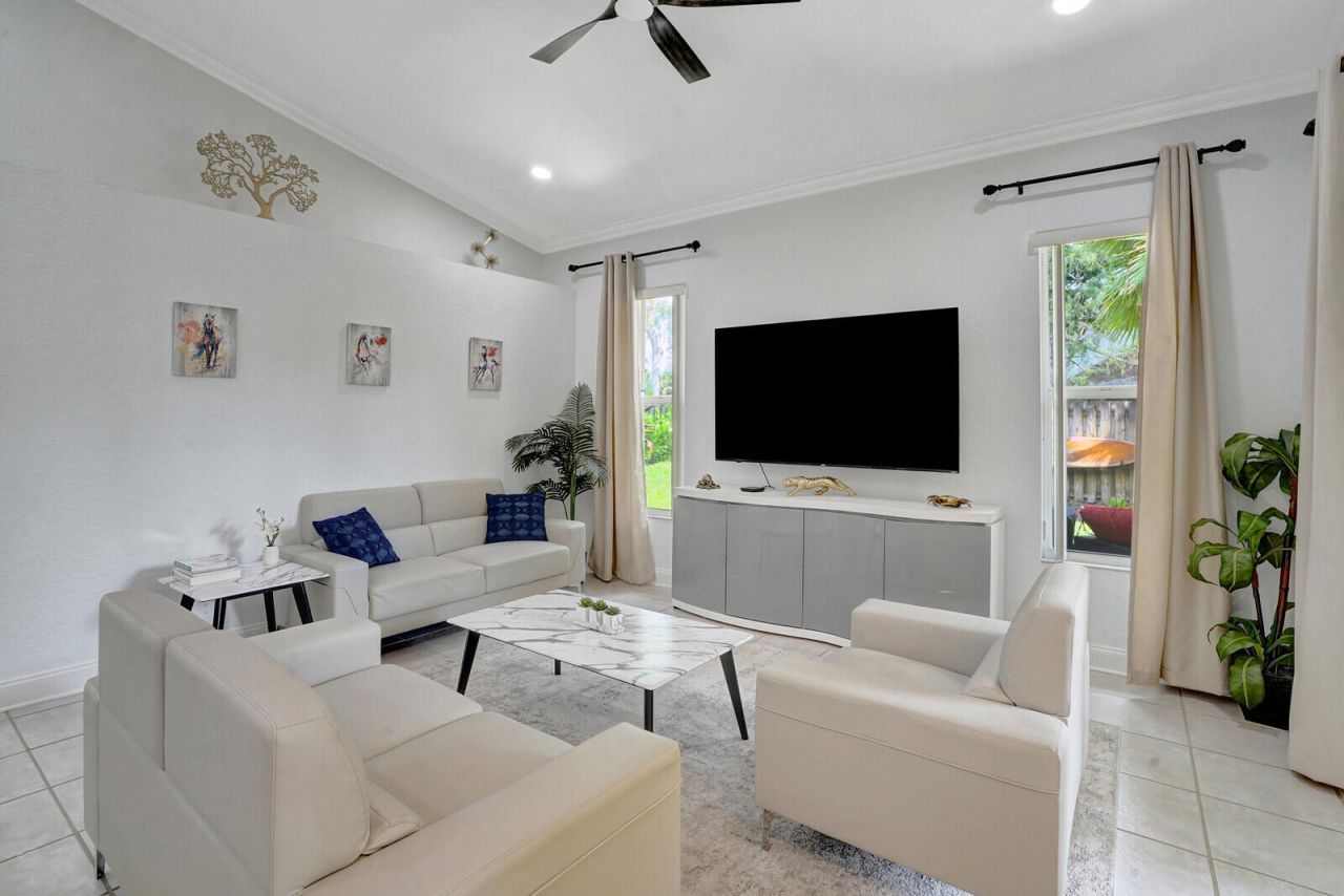 13709 Columbine Avenue, Wellington, FL 33414 Photo