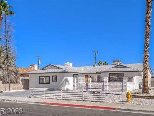 3070 E Carnelian Street , Las Vegas, NV 89121