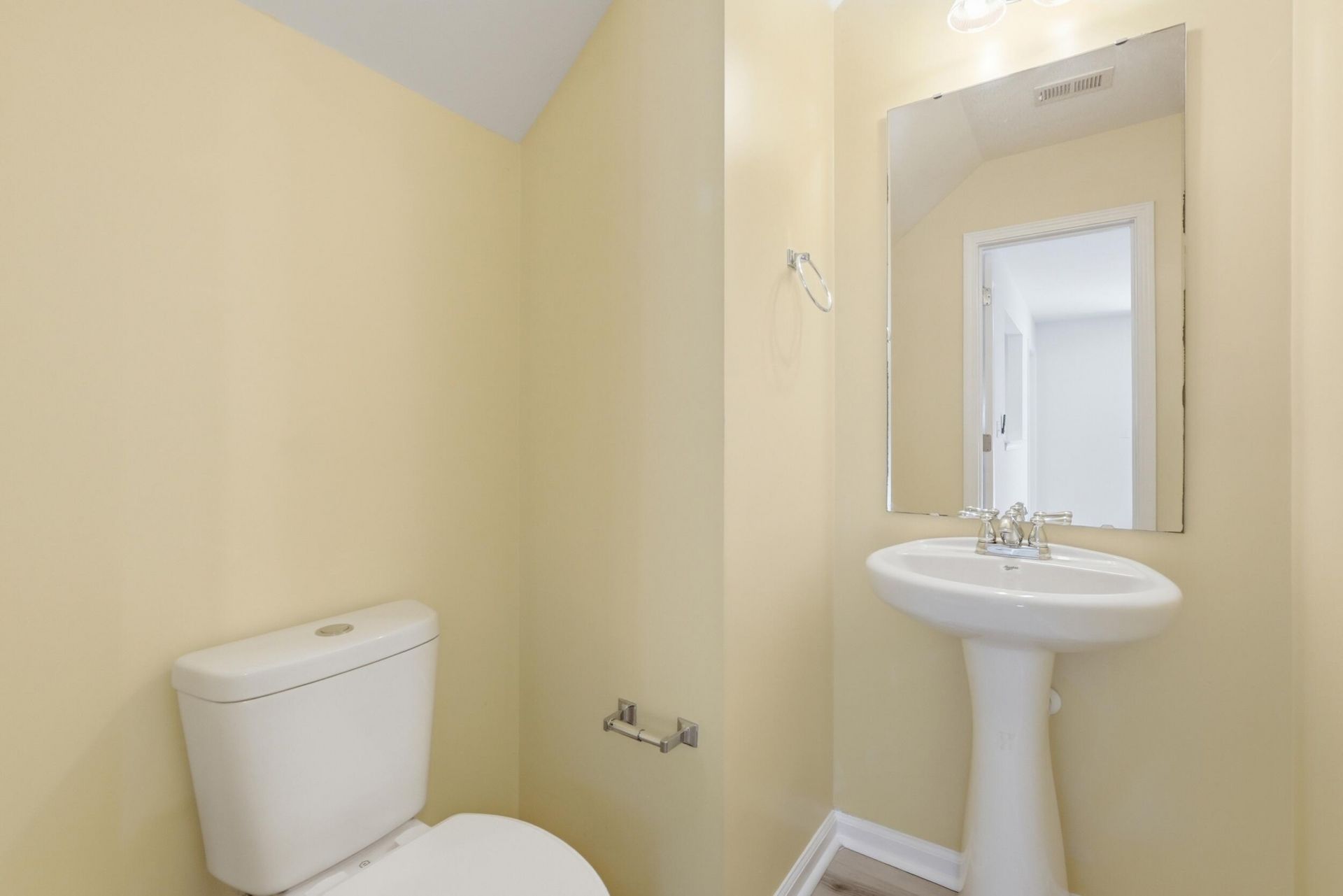 212 Island Green Road Photo 12