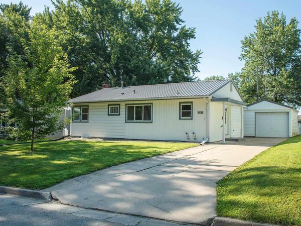 1317 3rd Ave SW , Waverly, IA 50677