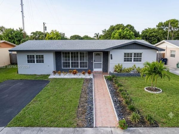 351 NW 206th Ter , Miami Gardens, FL 33169