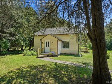9490 Clark Road, Bath Twp, MI 48823