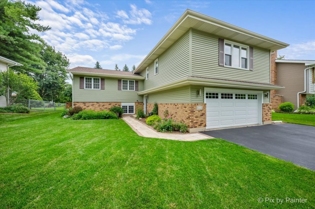 640 Ash Street , Algonquin, IL 60102