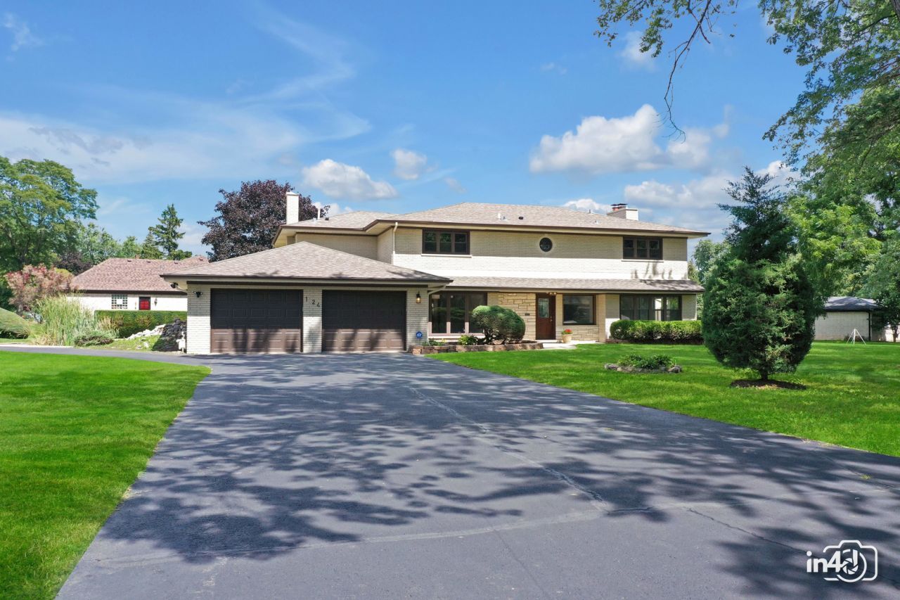 124 E Monterey Avenue , Schaumburg, IL 60193