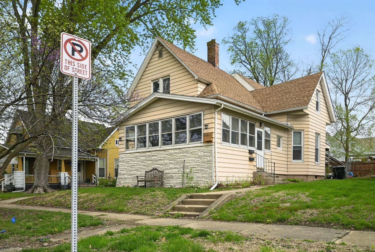 1003 N Lee Street , Bloomington, IL 61701