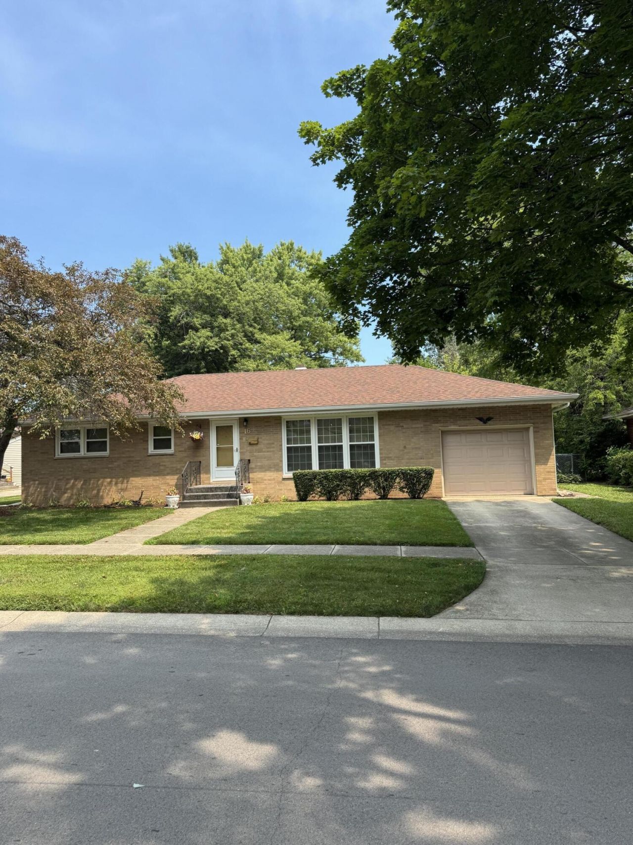 16 W Cleveland Avenue, Hobart, IN 46342 Main Photo