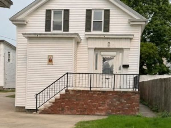 58 Forest St, Fall River, MA 02721
