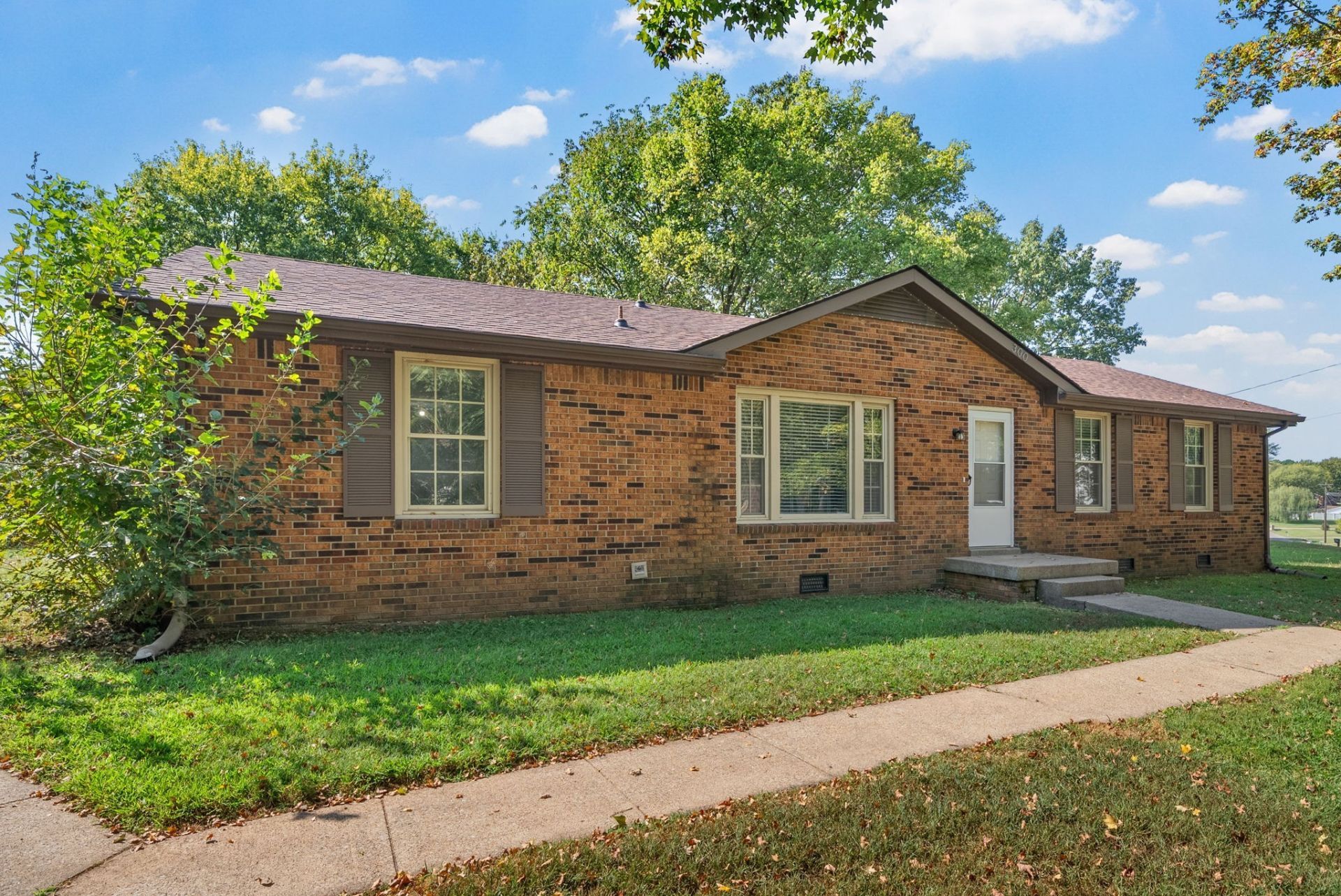 300 Hundred Oaks Dr, Clarksville, TN 37043 Main Photo