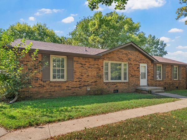 300 Hundred Oaks Dr, Clarksville, TN 37043