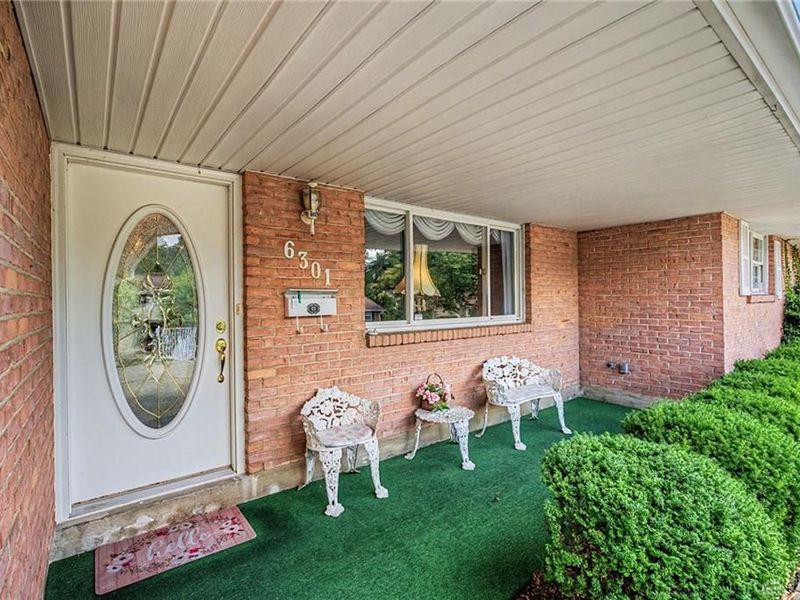 6301 Blossom Park Drive, West Carrollton, OH 45449 Photo 3
