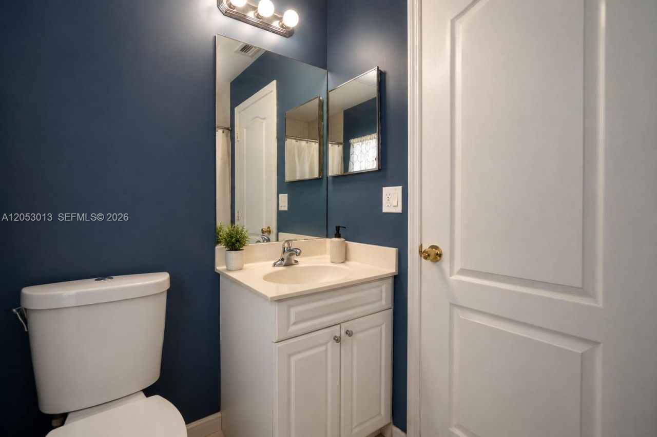 940 NE 212th Ter , Unit 940-01, Miami, FL 33179 Photo
