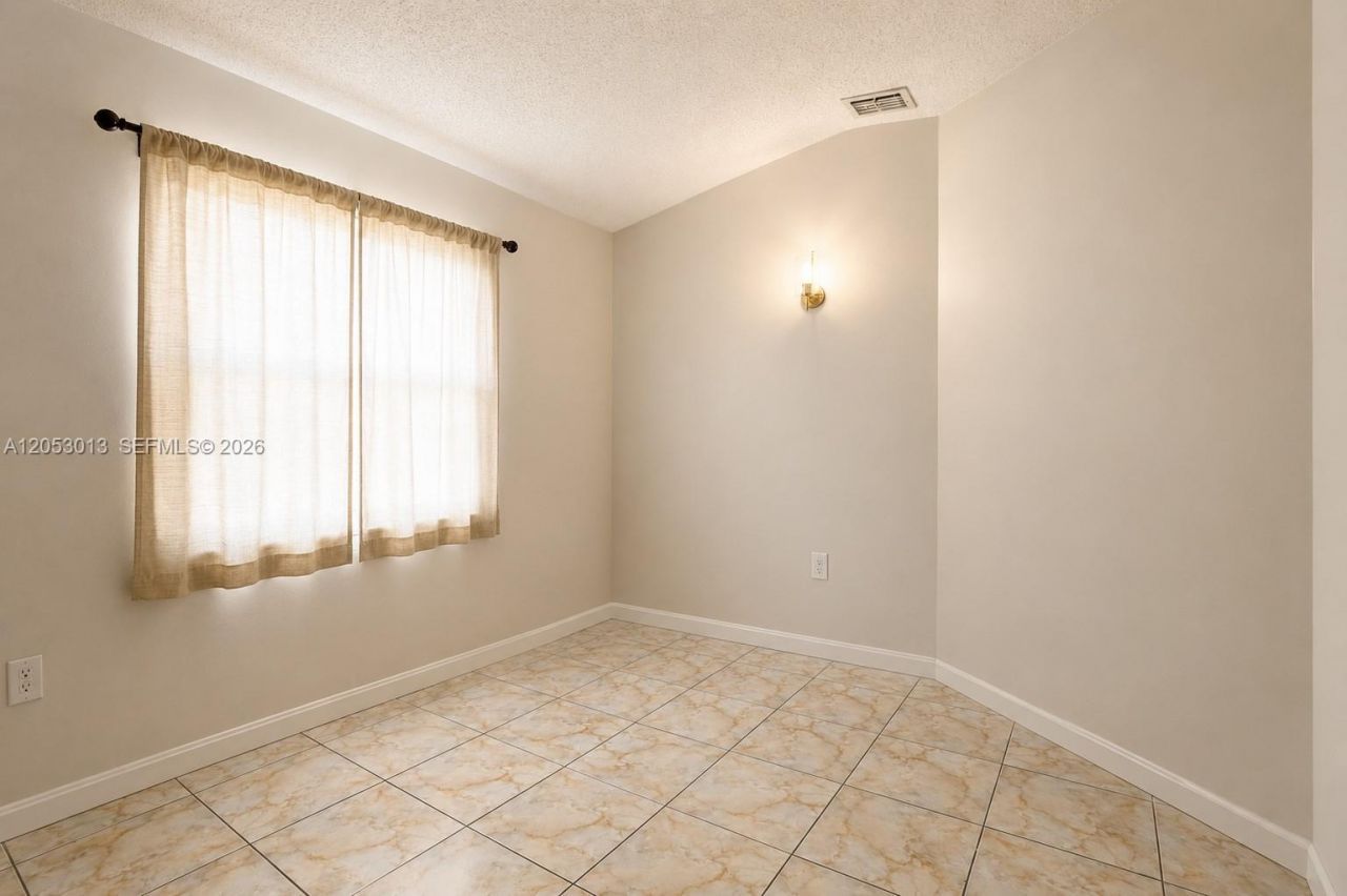 940 NE 212th Ter , Unit 940-01, Miami, FL 33179 Photo