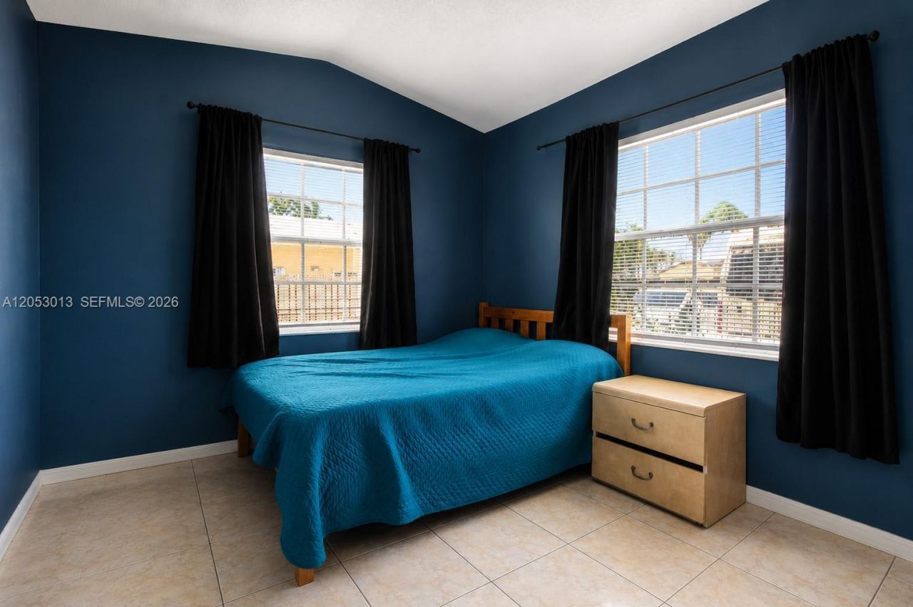940 NE 212th Ter , Unit 940-01, Miami, FL 33179 Photo