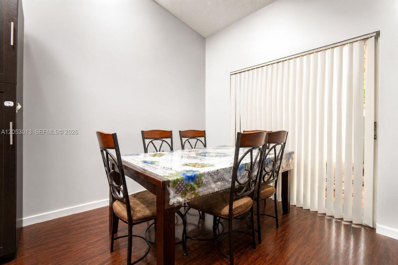 940 NE 212th Ter , Unit 940-01, Miami, FL 33179 Photo