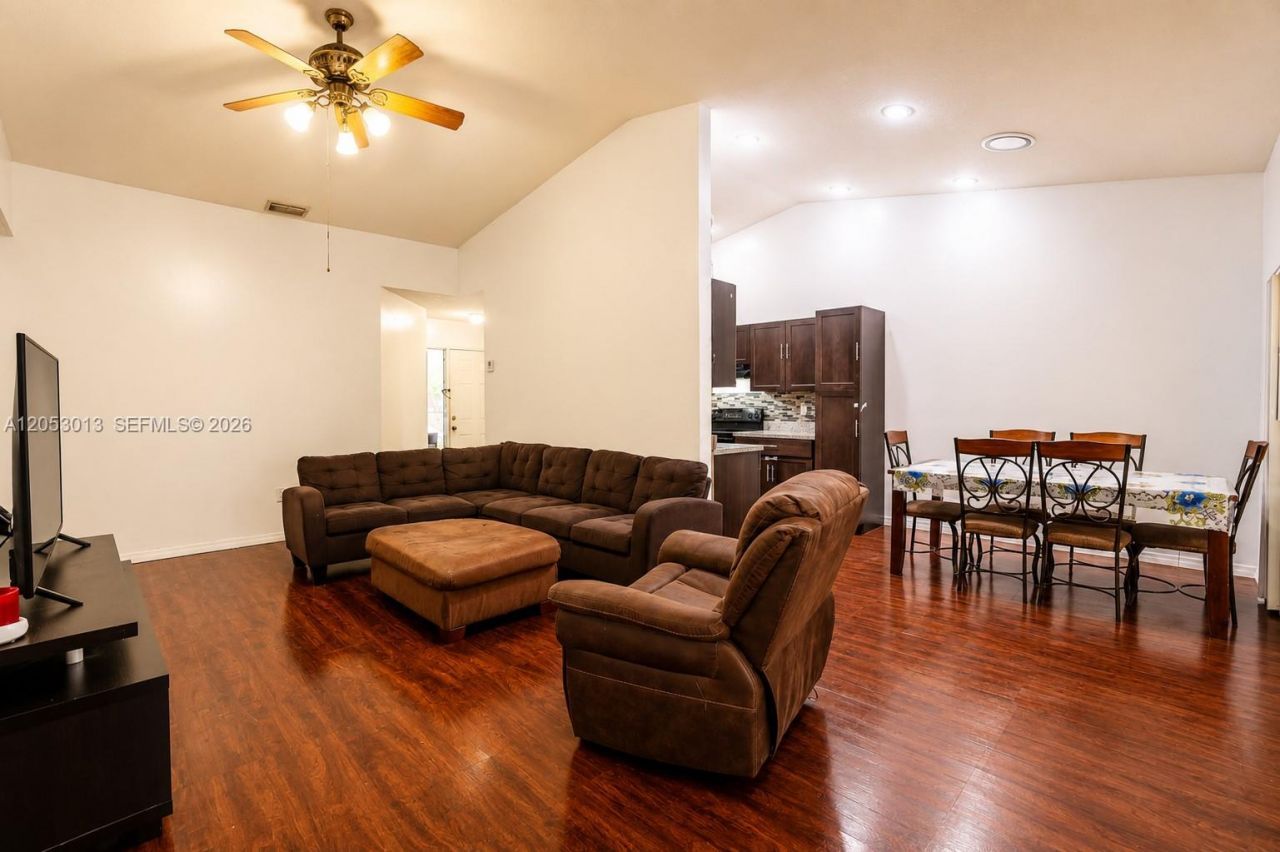 940 NE 212th Ter , Unit 940-01, Miami, FL 33179 Photo