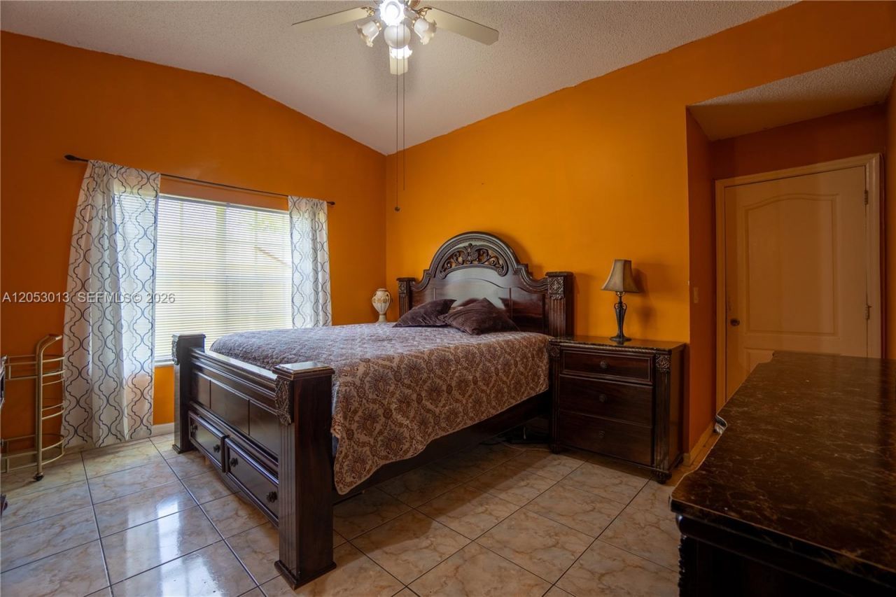 940 NE 212th Ter , Unit 940-01, Miami, FL 33179 Photo