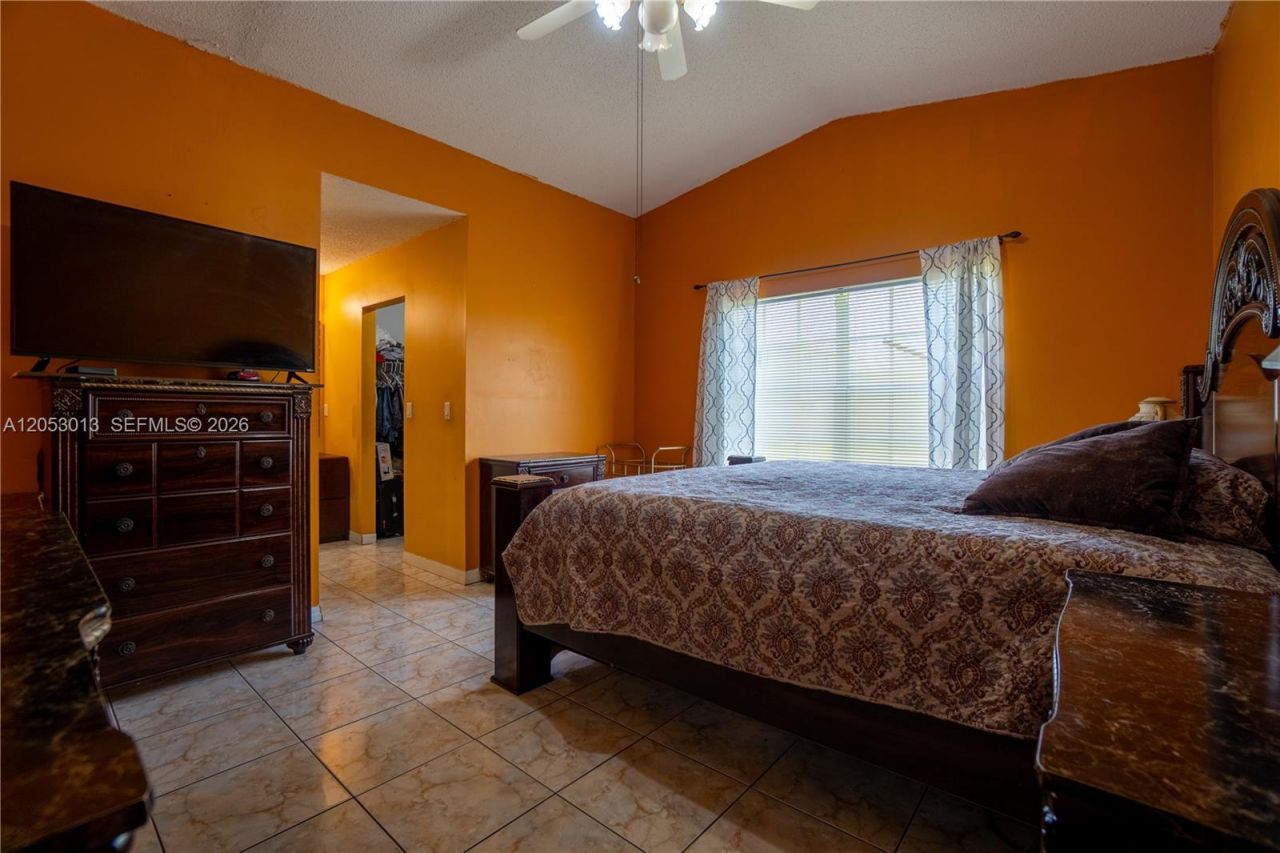 940 NE 212th Ter , Unit 940-01, Miami, FL 33179 Photo