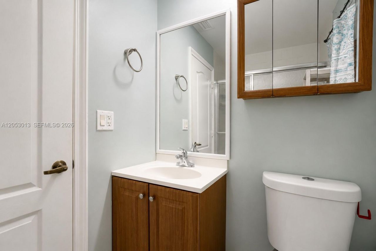 940 NE 212th Ter , Unit 940-01, Miami, FL 33179 Photo