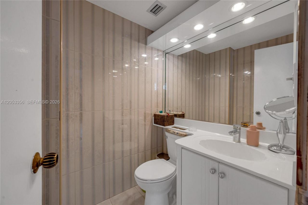 5001 Collins Ave , Unit 4E, Miami Beach, FL 33140 Photo