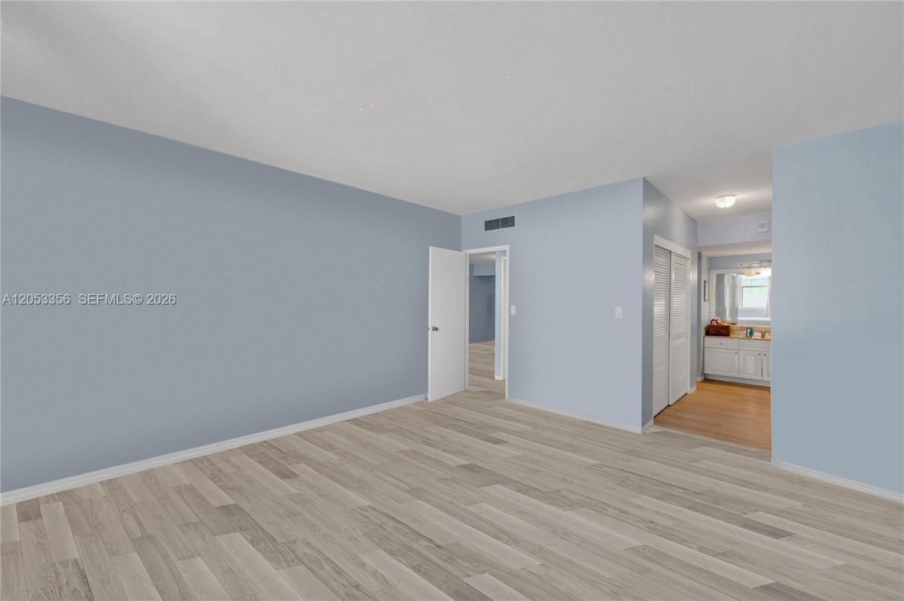5001 Collins Ave , Unit 4E, Miami Beach, FL 33140 Photo