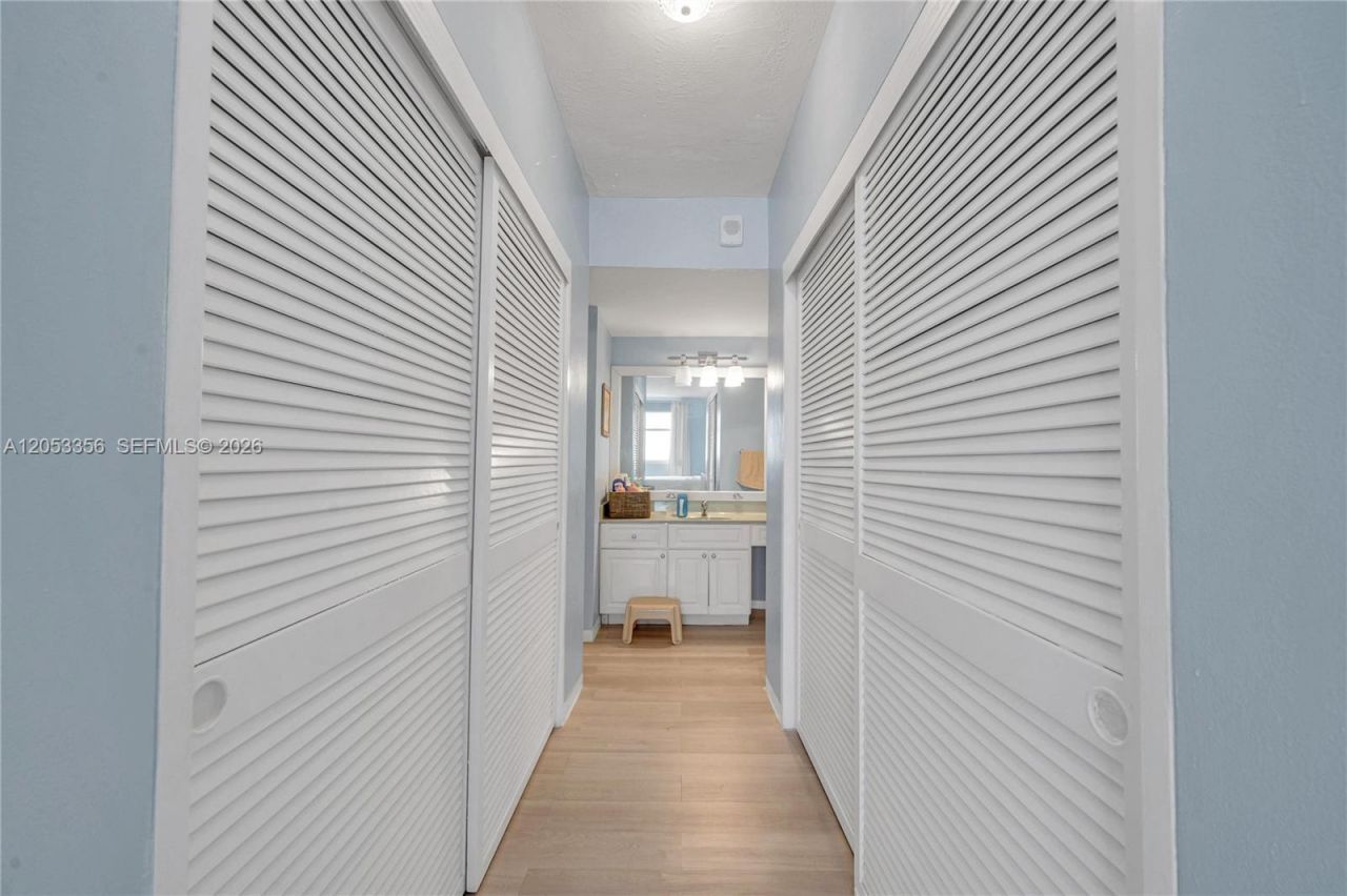 5001 Collins Ave , Unit 4E, Miami Beach, FL 33140 Photo