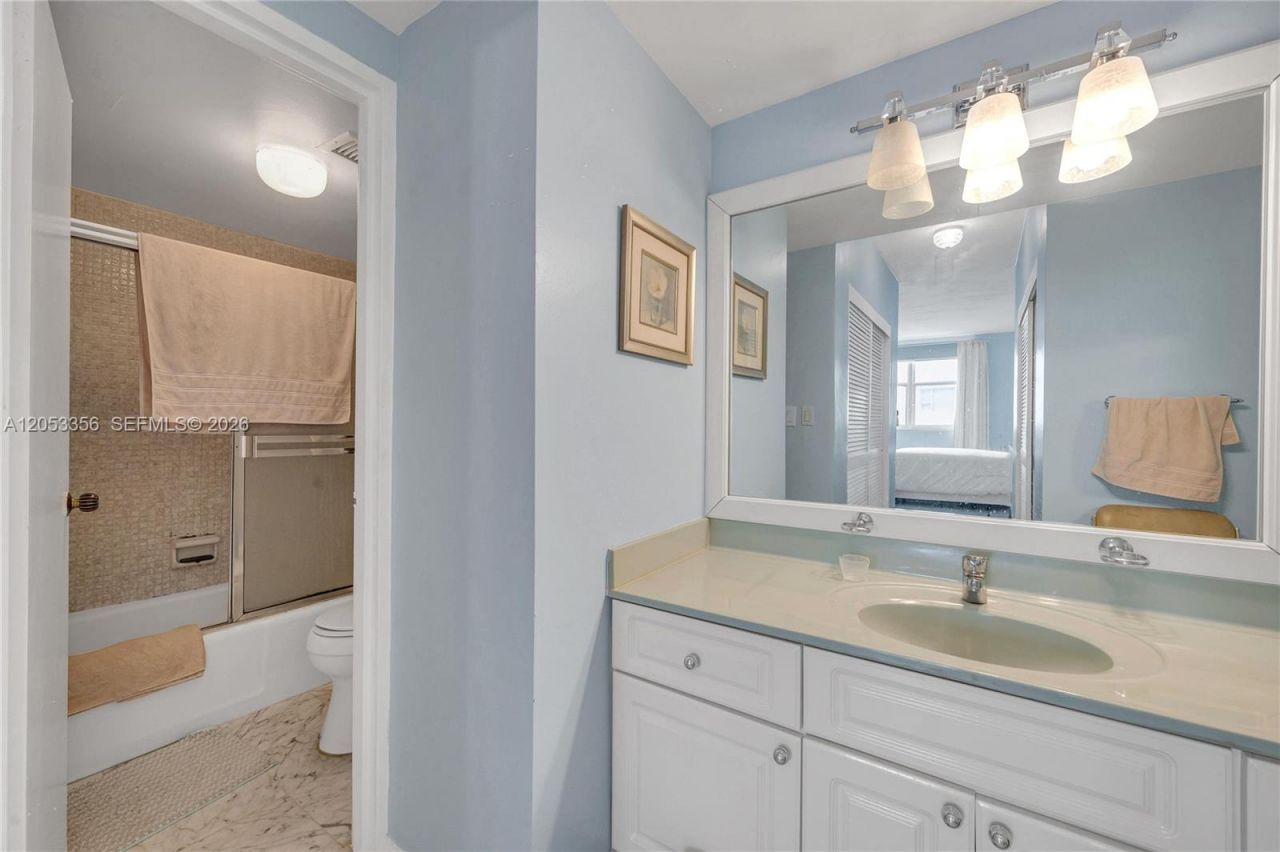 5001 Collins Ave , Unit 4E, Miami Beach, FL 33140 Photo