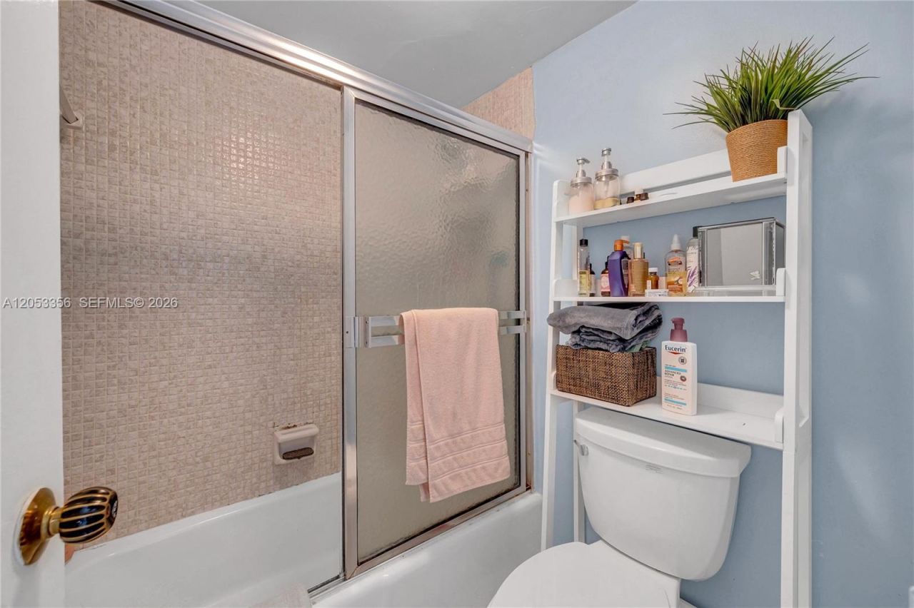 5001 Collins Ave , Unit 4E, Miami Beach, FL 33140 Photo