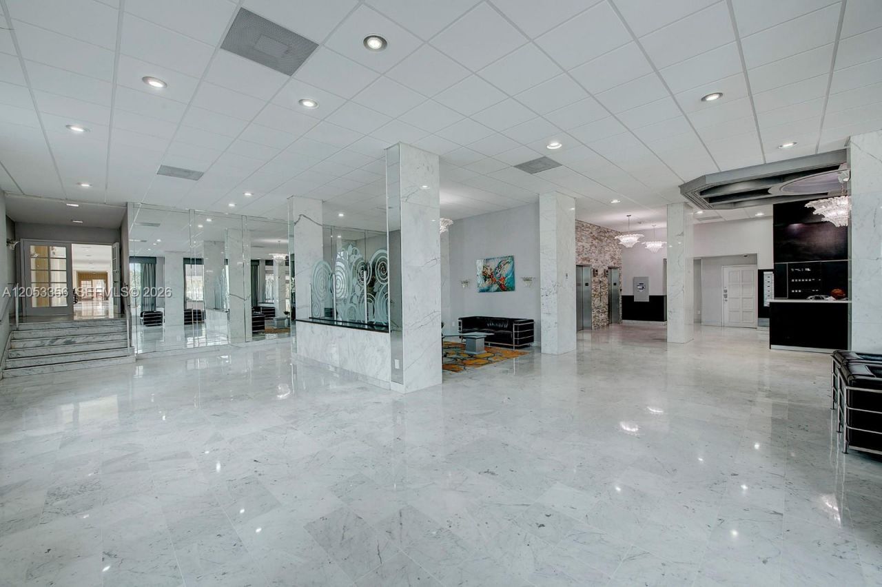 5001 Collins Ave , Unit 4E, Miami Beach, FL 33140 Photo