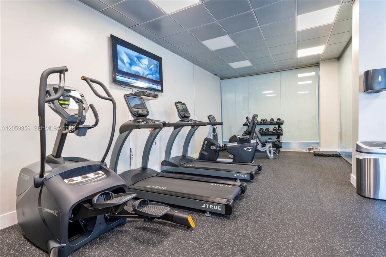 5001 Collins Ave , Unit 4E, Miami Beach, FL 33140 Photo
