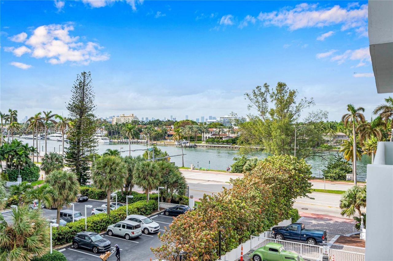 5001 Collins Ave , Unit 4E, Miami Beach, FL 33140 Photo