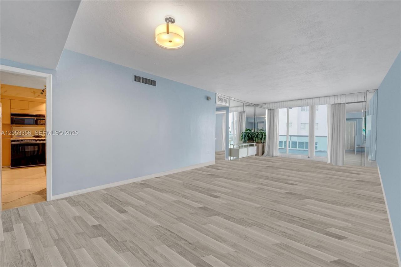 5001 Collins Ave , Unit 4E, Miami Beach, FL 33140 Photo